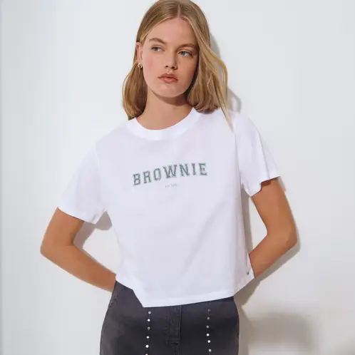 BROWNIE - Polera Print Posicional Texto Mujer