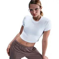 NIKE - Polera Manga Corta Crop Mujer