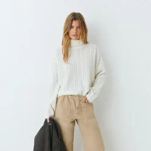 BROWNIE - Sweater Cuello Alto Trenzas Mujer