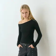 BROWNIE - Polera Canale Asimetrica Hilo Metalizado Mujer