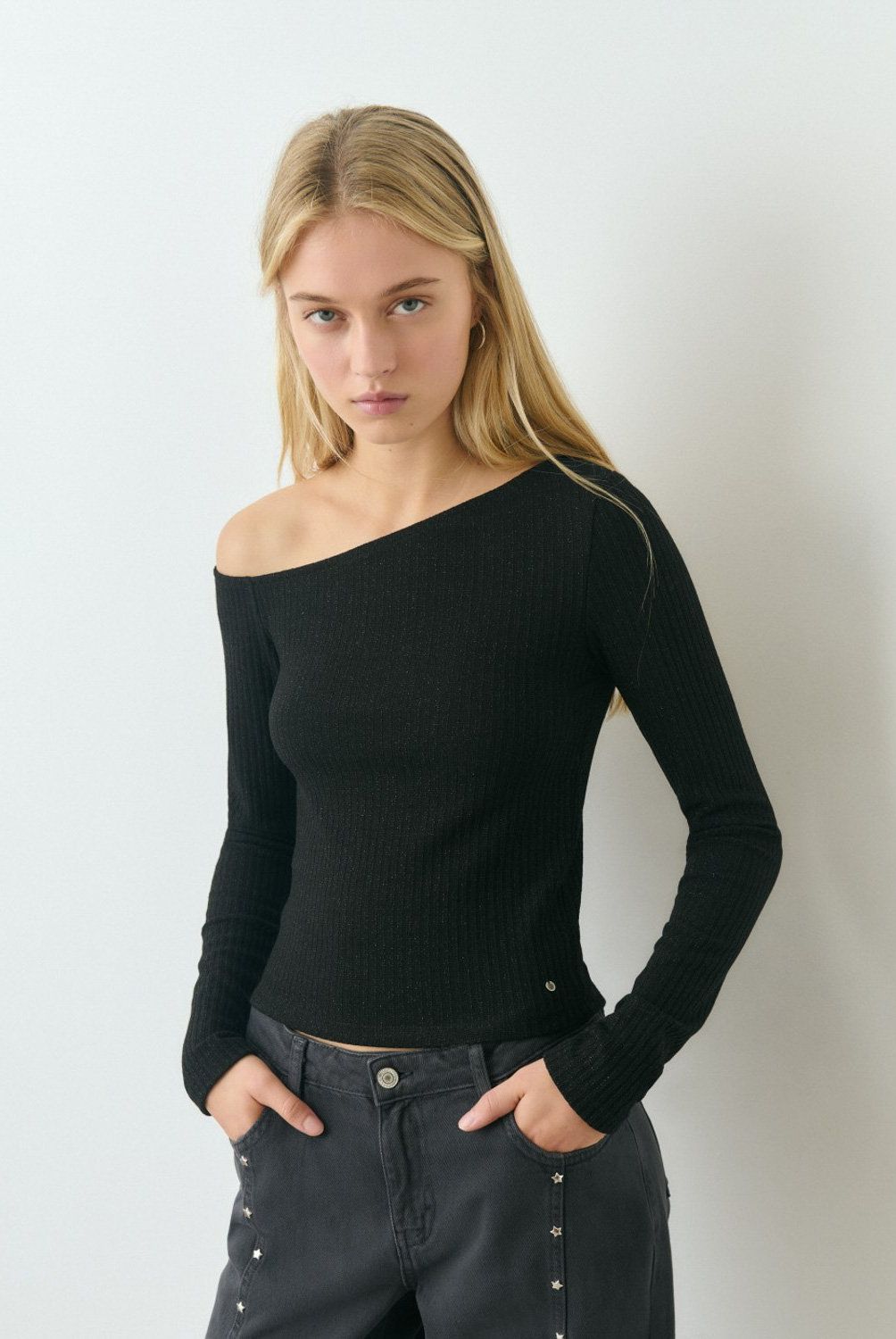 BROWNIE - Polera Canale Asimetrica Hilo Metalizado Mujer Brownie
