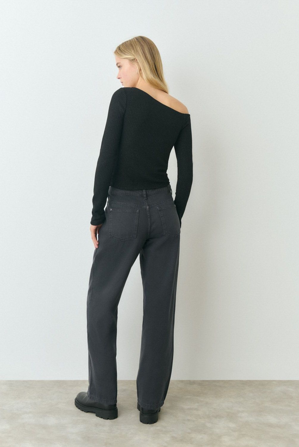BROWNIE - Polera Canale Asimetrica Hilo Metalizado Mujer Brownie