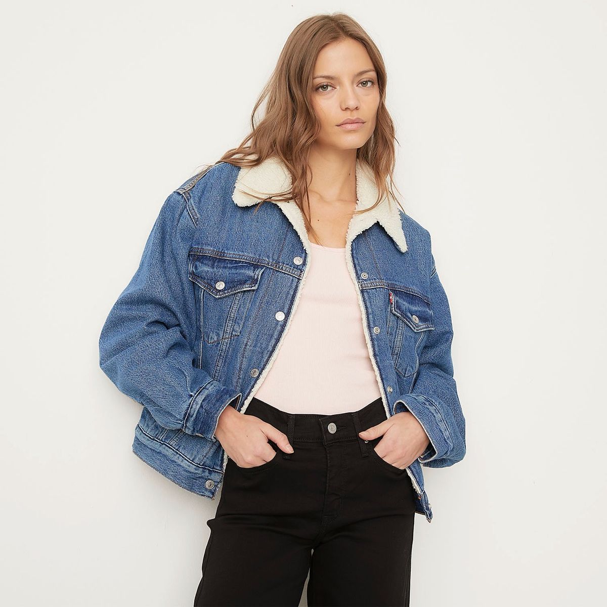 LEVIS - Chaqueta Trucker de Mezclilla 90s Sherpa Mujer Levis