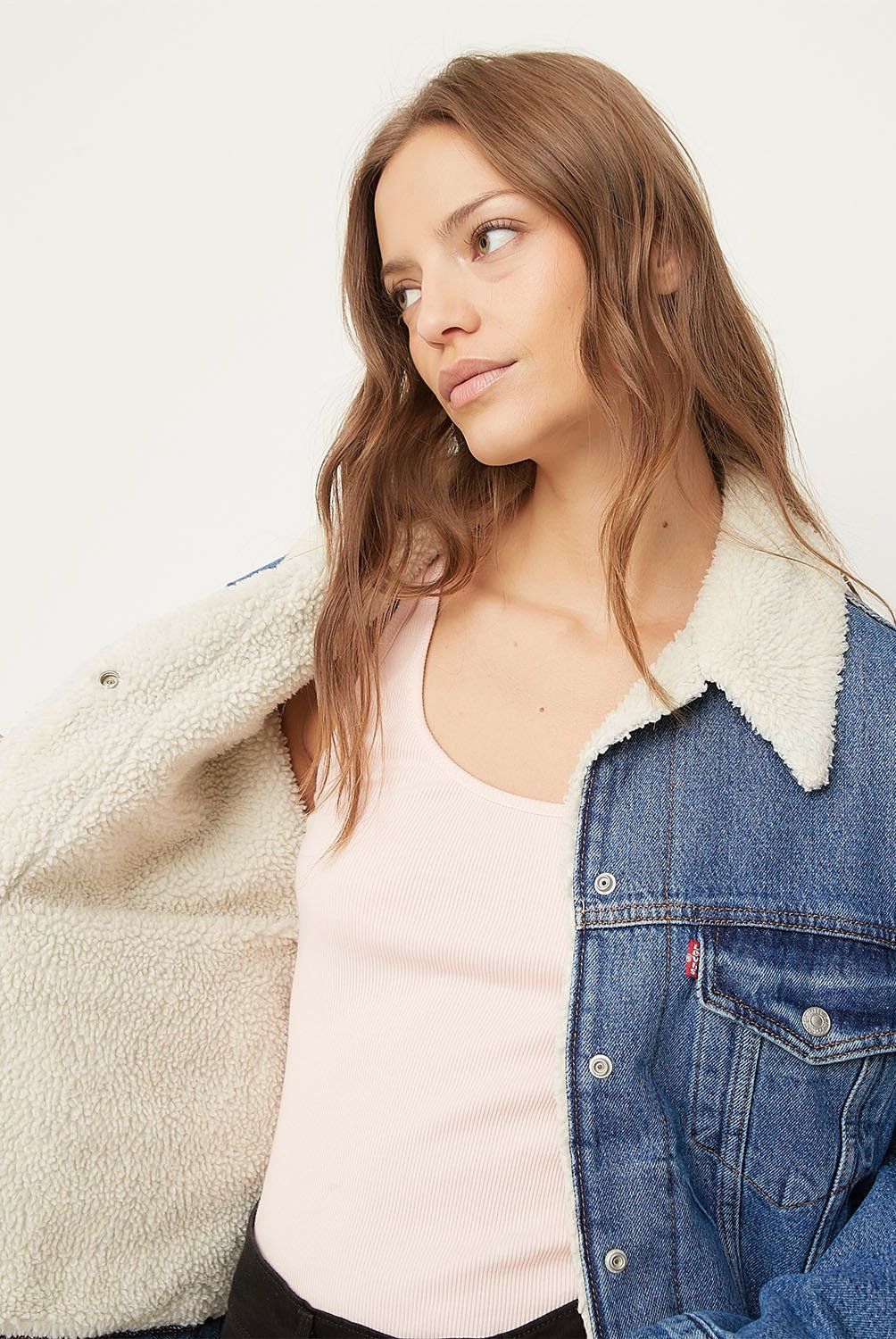 LEVIS - Chaqueta Trucker de Mezclilla 90s Sherpa Mujer Levis