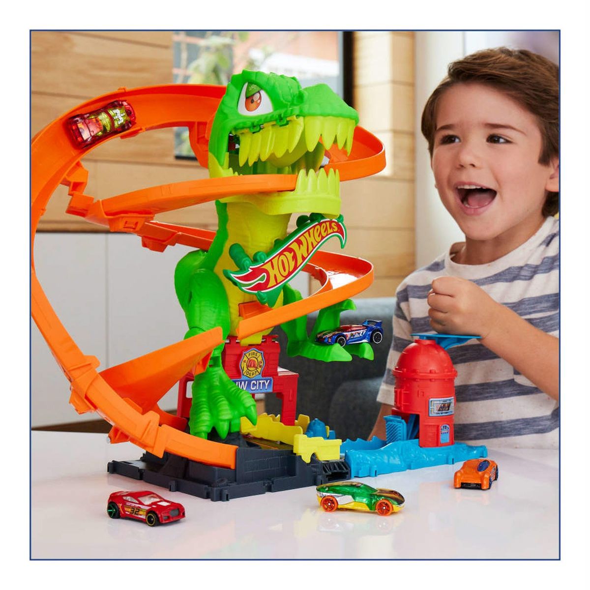 HOT WHEELS - City Pista T-Rex Vs Estación De Bombero Hot Wheels
