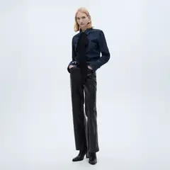 MANGO - Pantalón Recto Efecto Piel Mujer