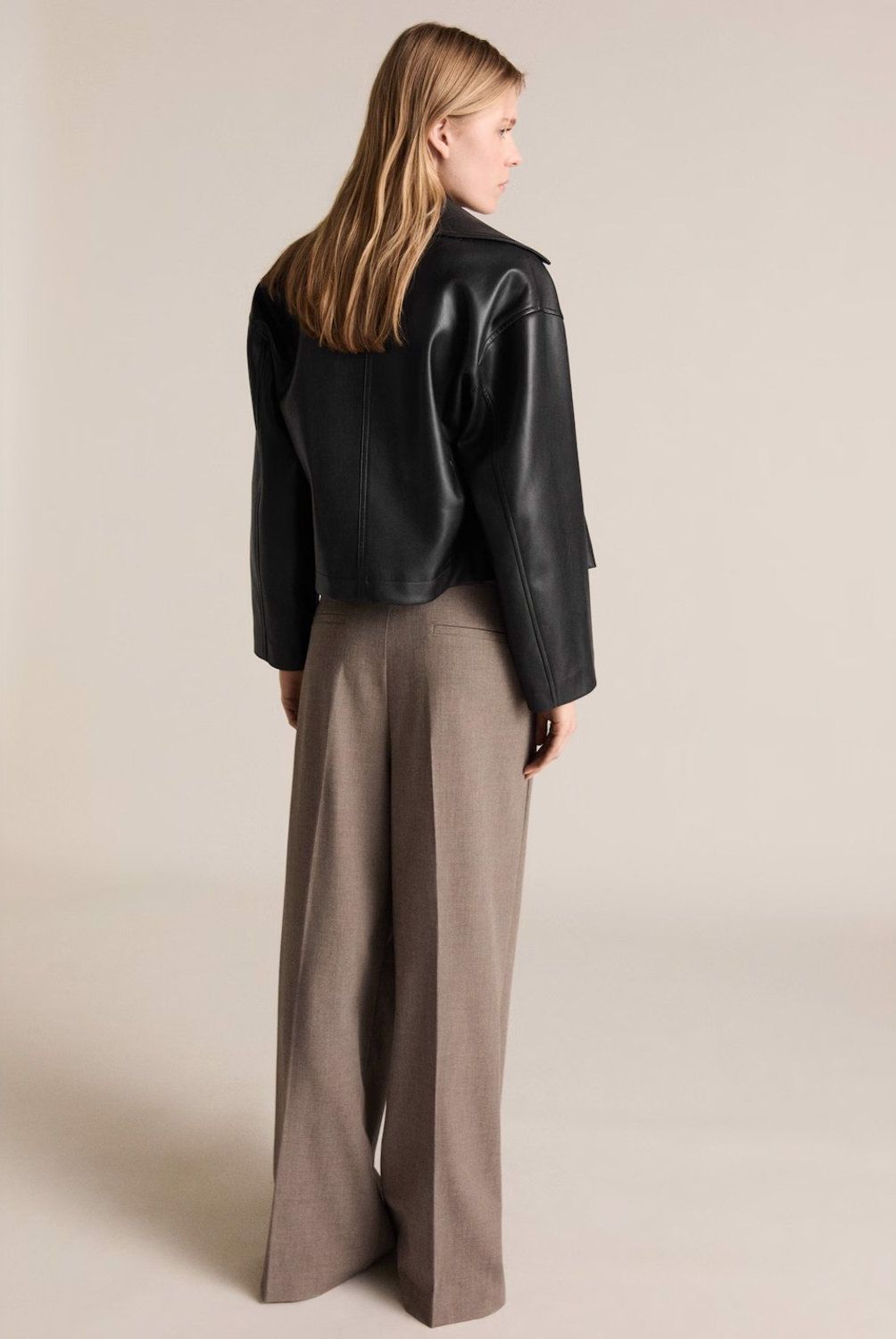 MANGO - Chaqueta Crop Efecto Piel Mujer Mango