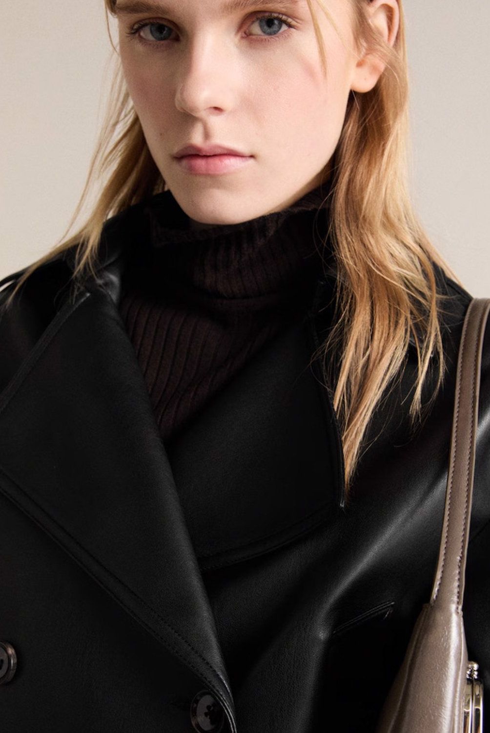 MANGO - Chaqueta Crop Efecto Piel Mujer Mango