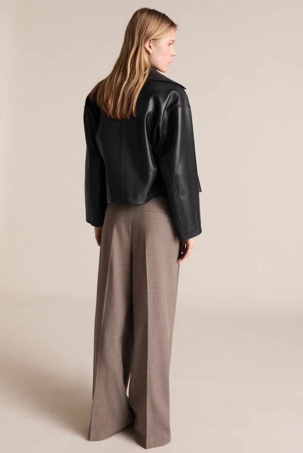 MANGO - Chaqueta Crop Efecto Piel Mujer Mango