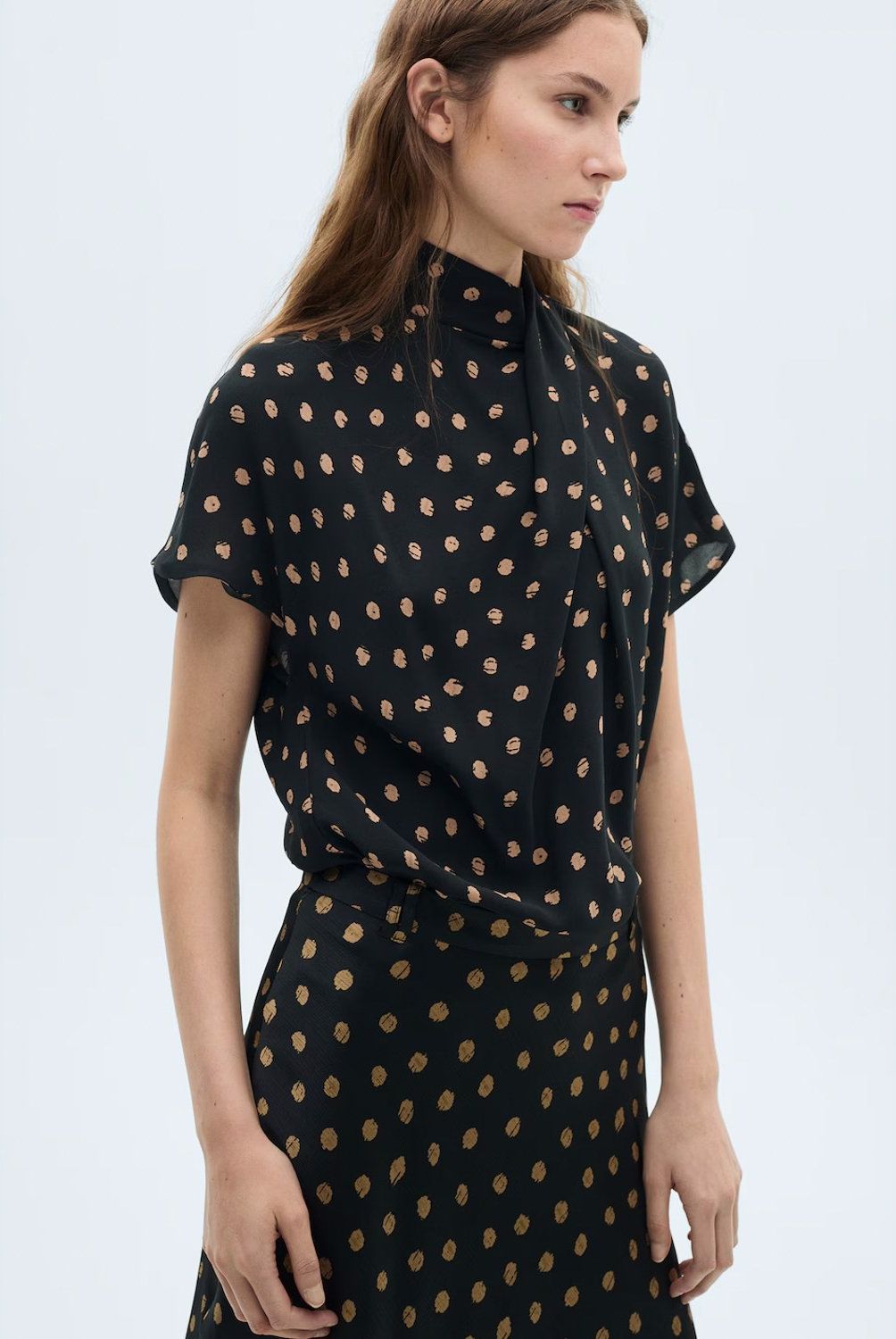 MANGO - Blusa Topos Cuello Drapeado Mujer Mango