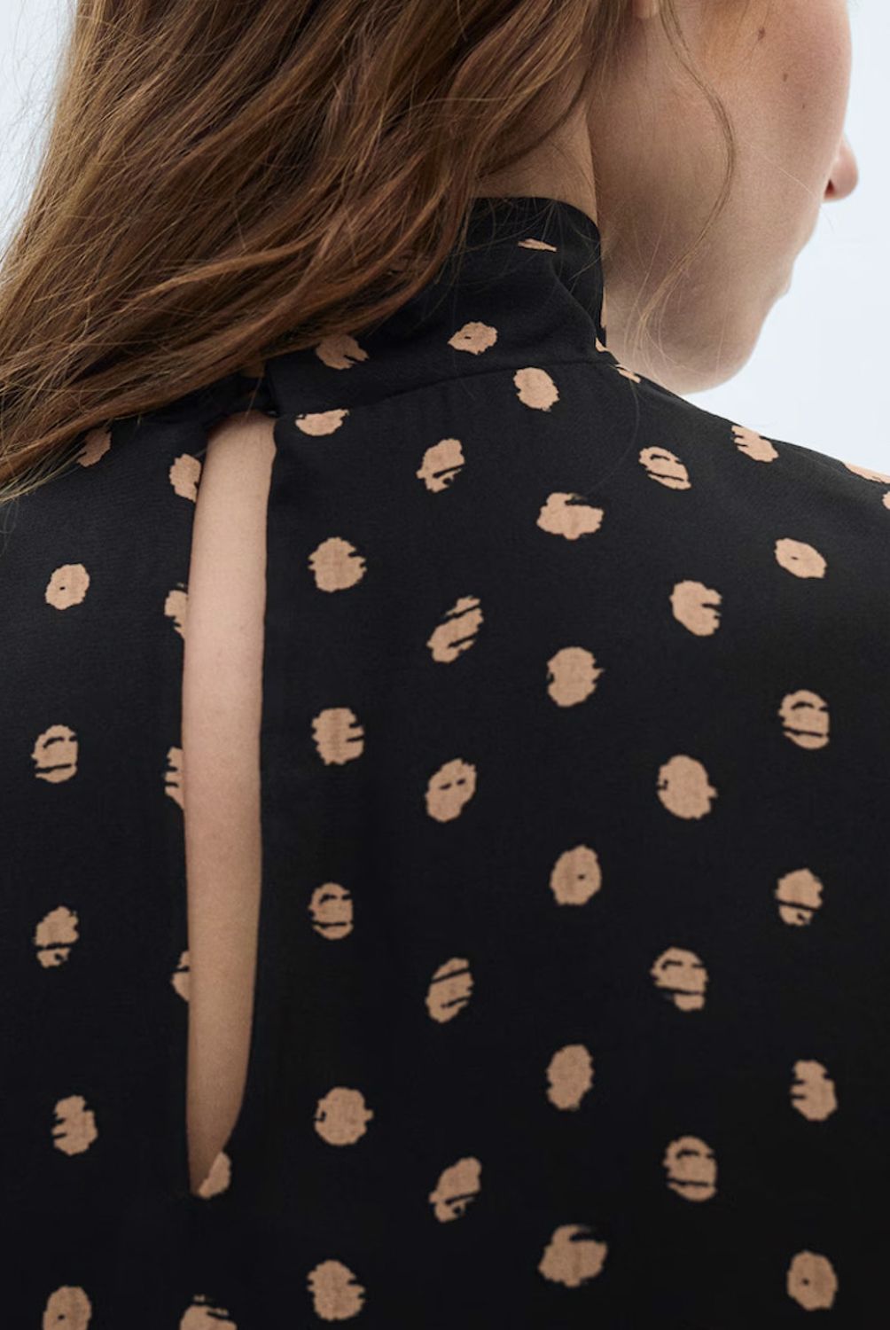 MANGO - Blusa Topos Cuello Drapeado Mujer Mango