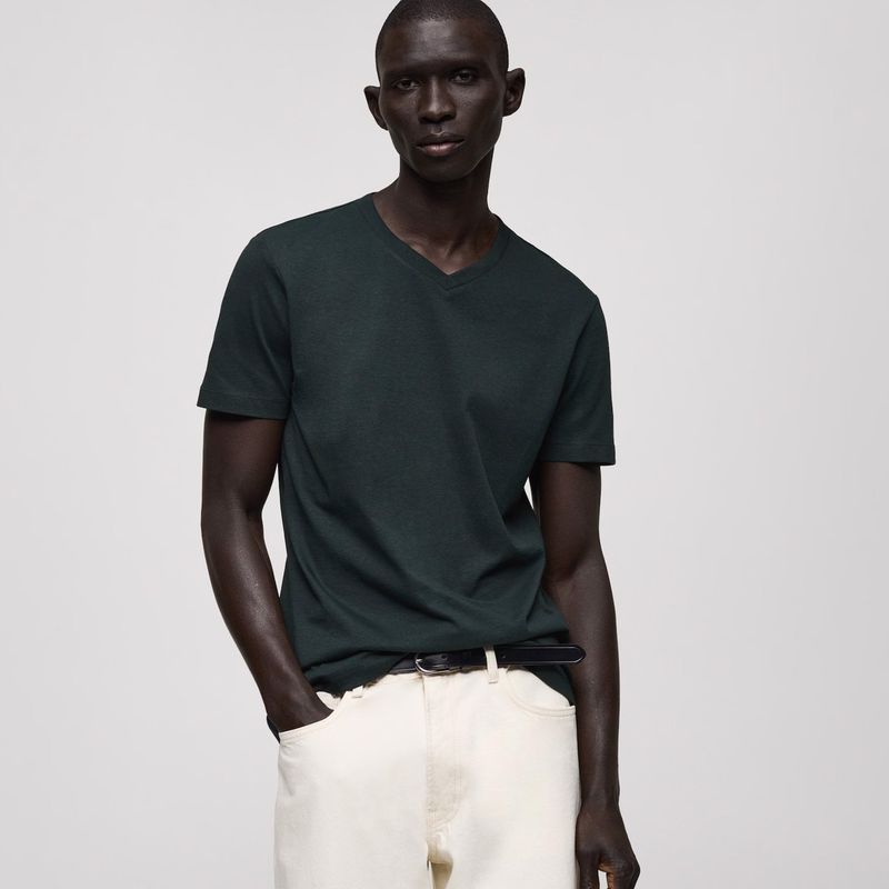 MANGO MAN - Polera Chelsea Manga Corta 100% Algodón Cuello En V Hombre Mango Man