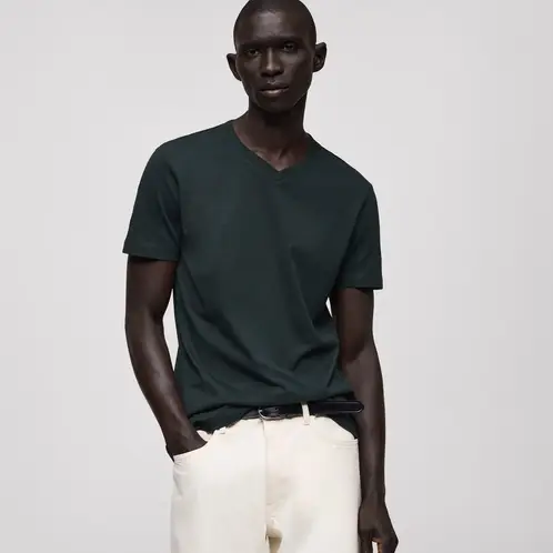 MANGO MAN - Polera Chelsea Manga Corta 100% Algodón Cuello En V Hombre