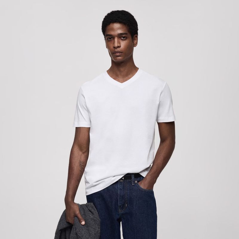 MANGO MAN - Polera Chelsea Manga Corta 100% Algodón Cuello En V Hombre Mango Man