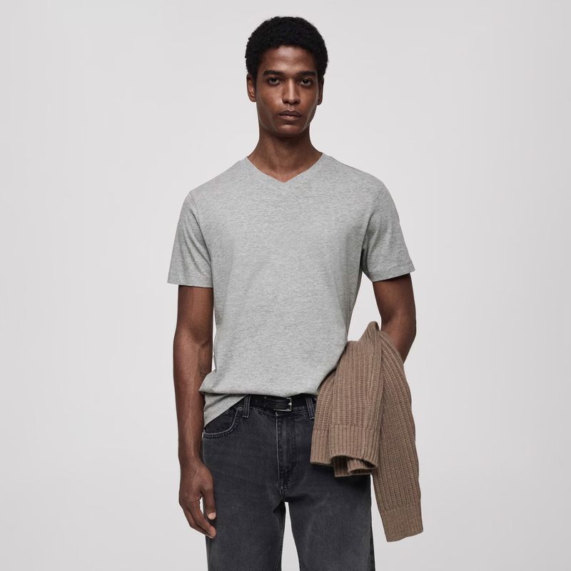 MANGO MAN - Polera Chelsea Manga Corta 100% Algodón Cuello En V Hombre Mango Man