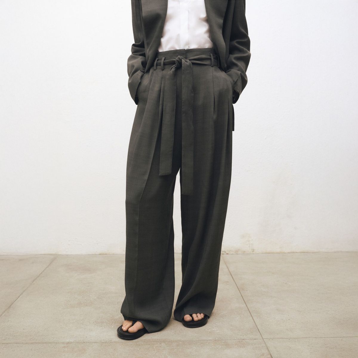 MANGO - Pantalón Traje Pinzas Cinturón Mujer Mango