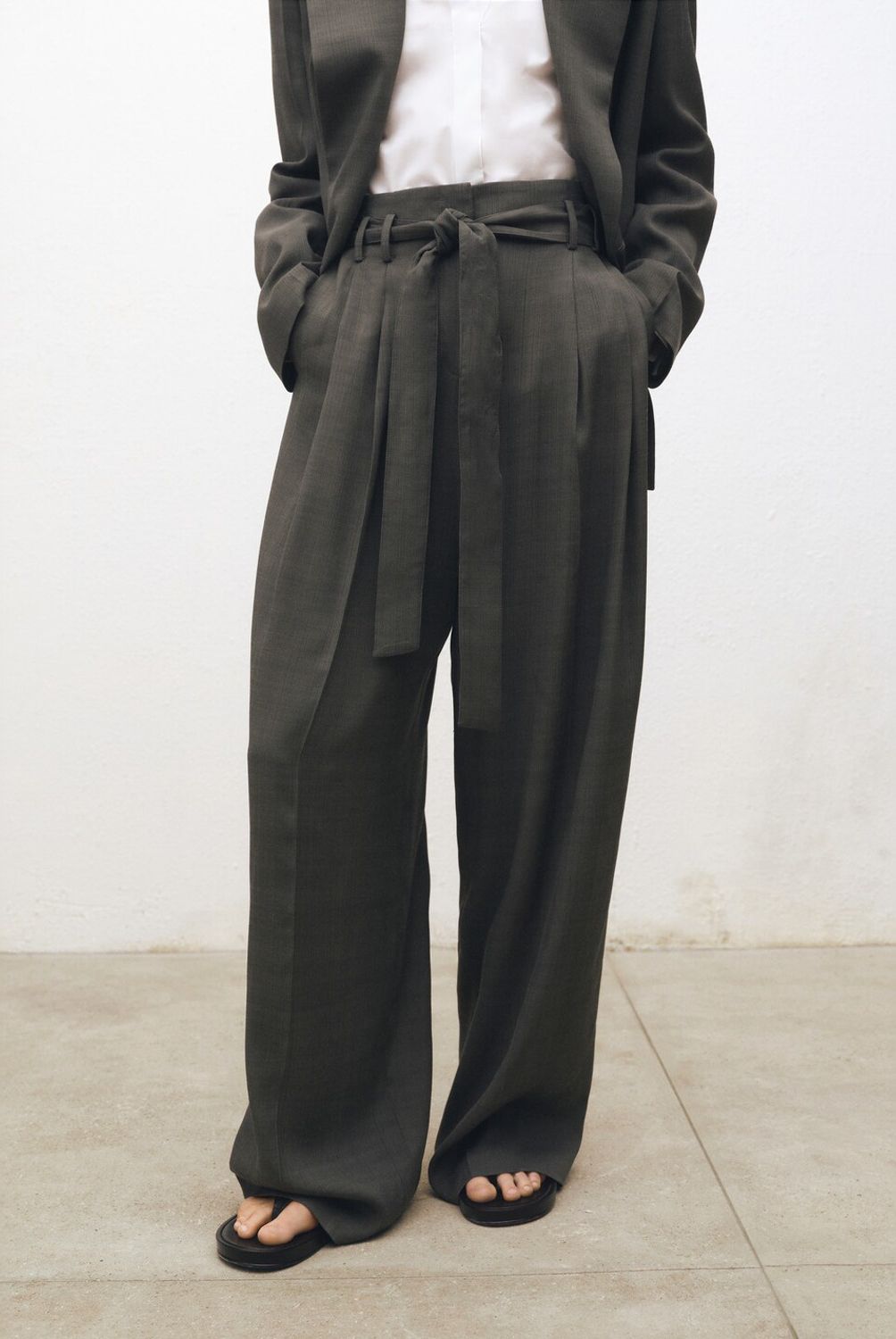 MANGO - Pantalón Traje Pinzas Cinturón Mujer Mango