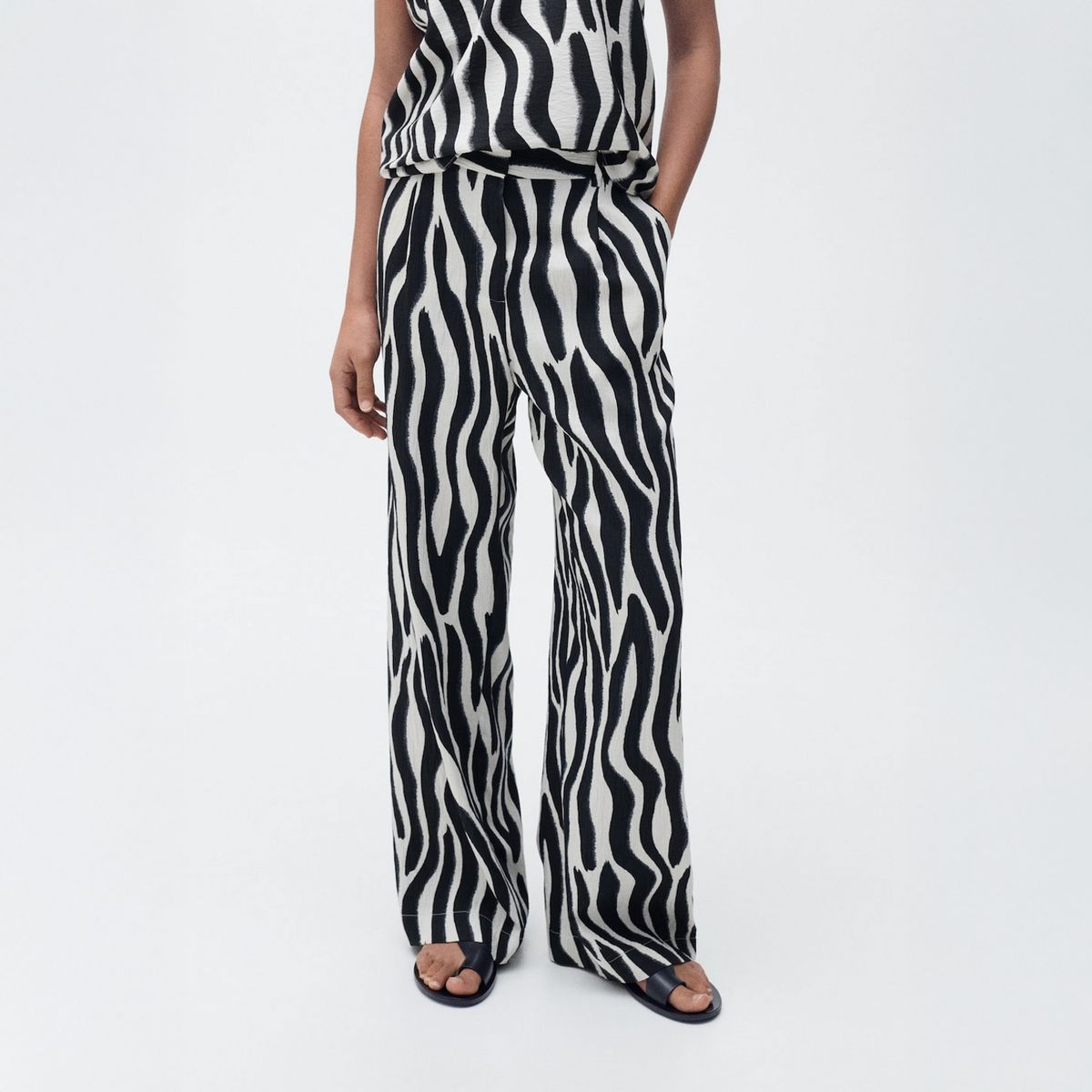 MANGO - Pantalón Recto Estampado Cebra Mujer Mango