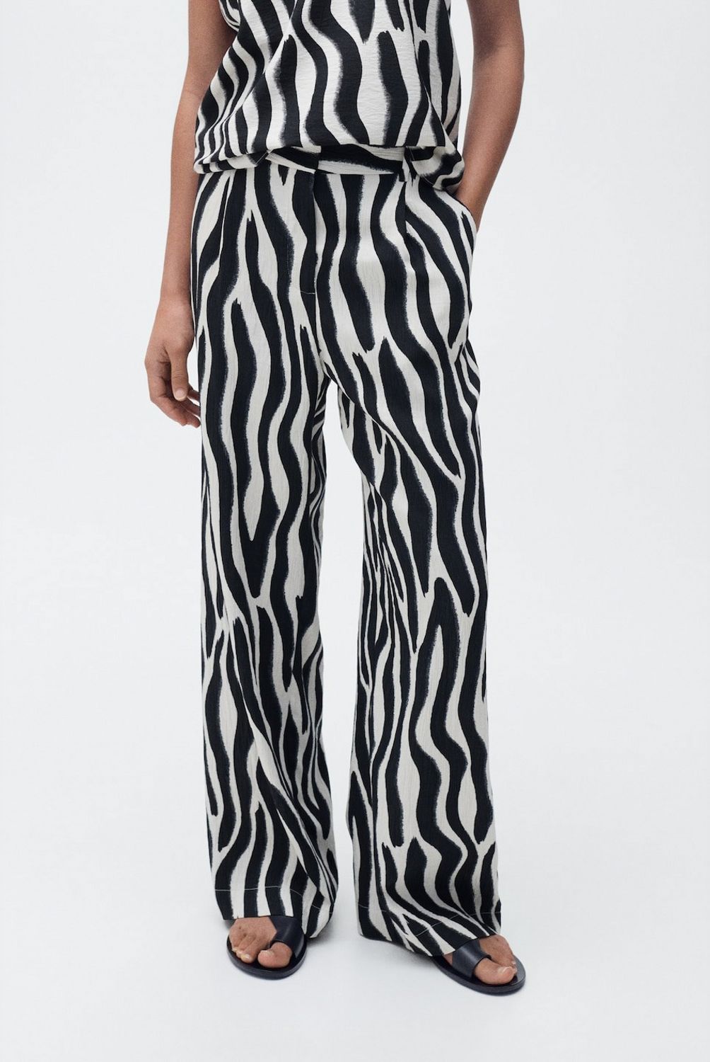 MANGO - Pantalón Recto Estampado Cebra Mango Mujer