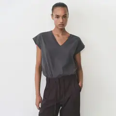 MANGO - Polera Cuello Pico Tachuelas Mujer