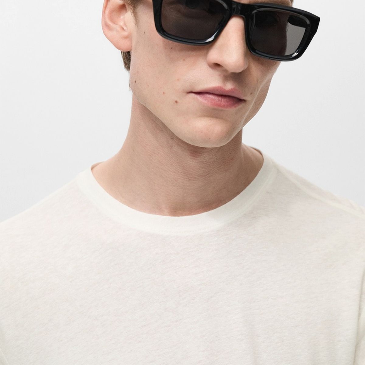 MANGO MAN - Polera Liman Lino Slim Fit Cuello Redondo Hombre Mango Man