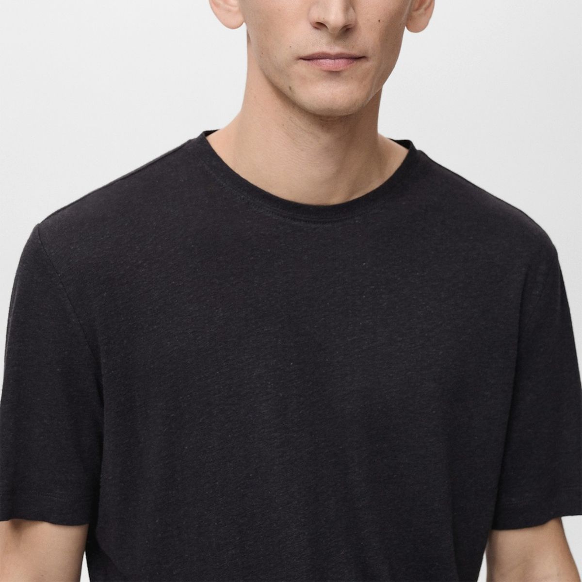 MANGO MAN - Polera Liman Lino Slim Fit Cuello Redondo Hombre Mango Man