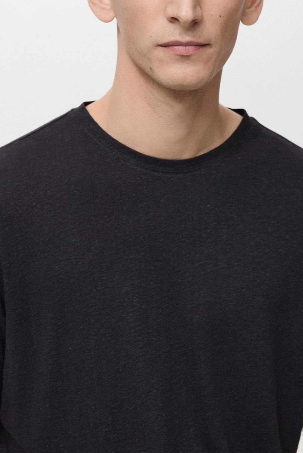 MANGO MAN - Polera Liman Lino Slim Fit Cuello Redondo Hombre Mango Man