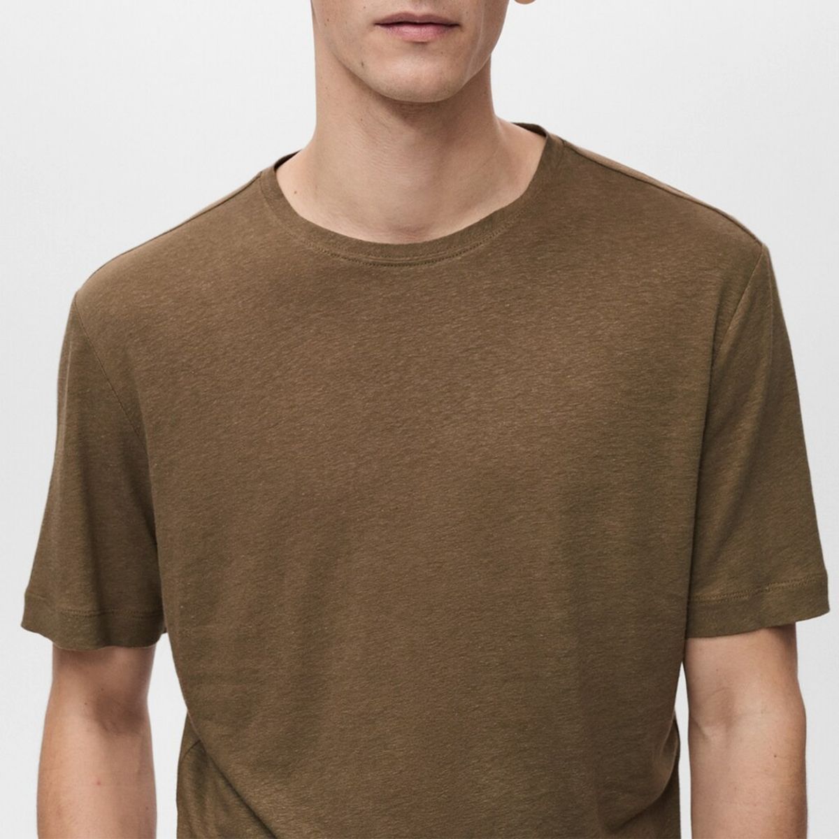 MANGO MAN - Polera Liman Lino Slim Fit Cuello Redondo Hombre Mango Man