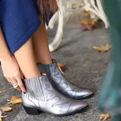 CUCHY - Botín Mujer Cuero Plateado
