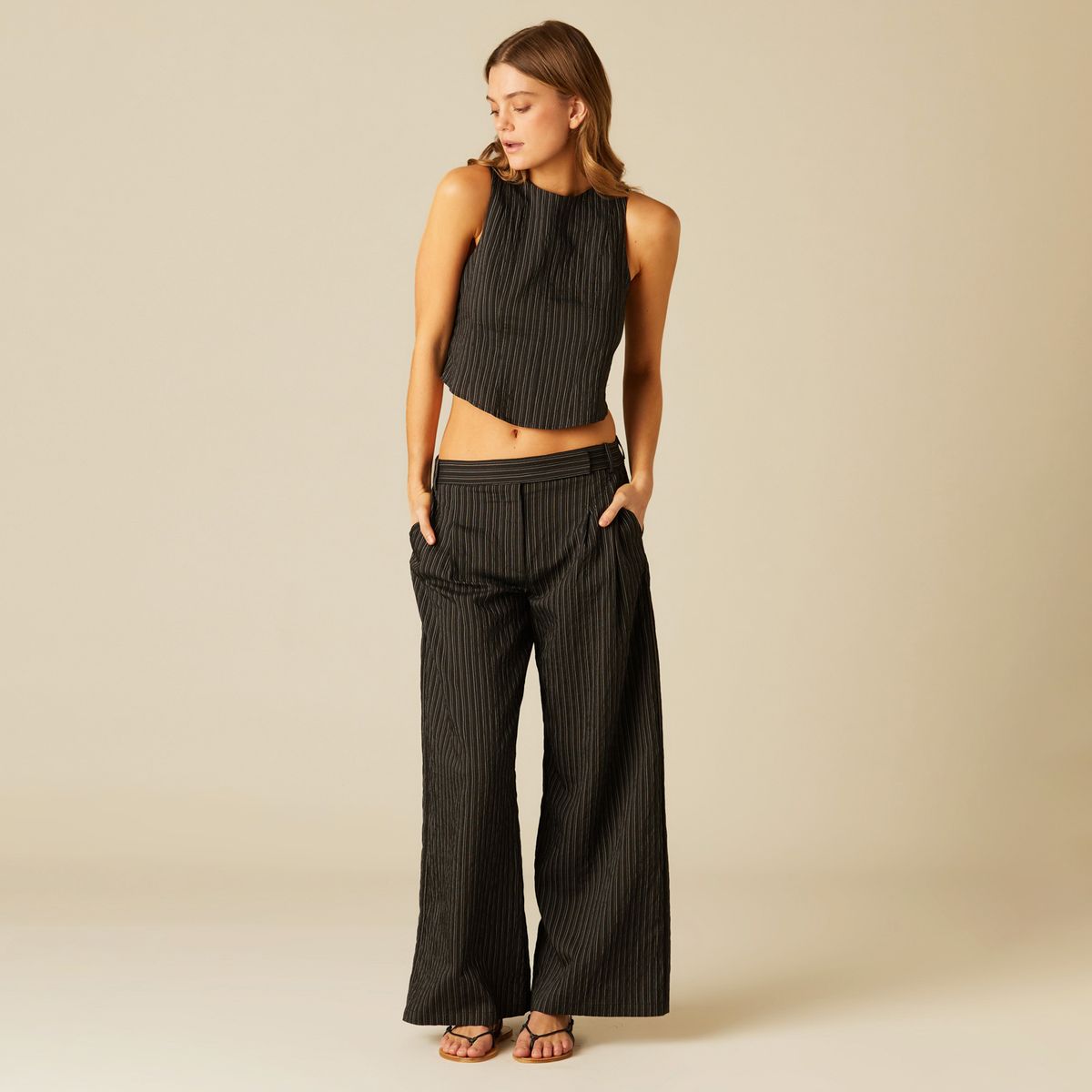 NICOLI - Pantalón Pliegues Negro Raya Blanca Mujer Nicoli