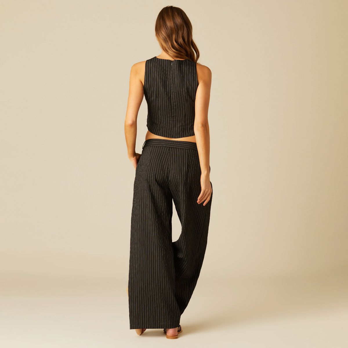 NICOLI - Pantalón Pliegues Negro Raya Blanca Mujer Nicoli