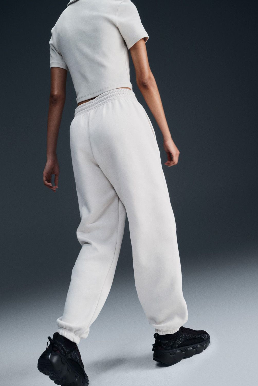 NIKE - Pantalón De Buzo Oversize Phnx Flc Hr Os Pant 2 Mujer Nike