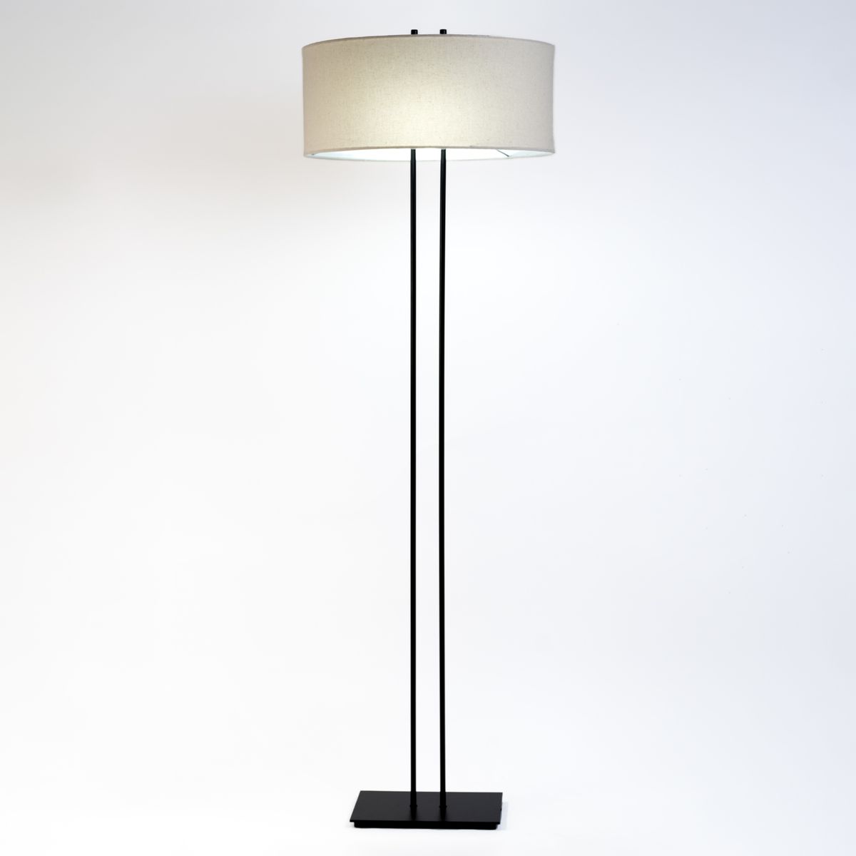 DISEÑO 3 - Lámpara Pie H Negra Diseño 3