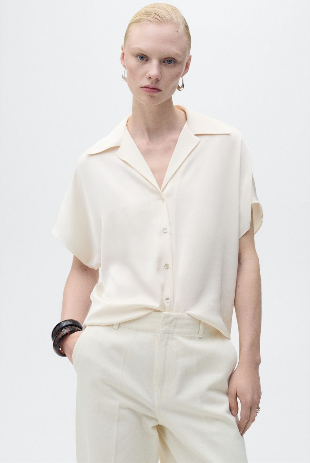MANGO - Blusa Satinada Manga Corta Mujer Mango
