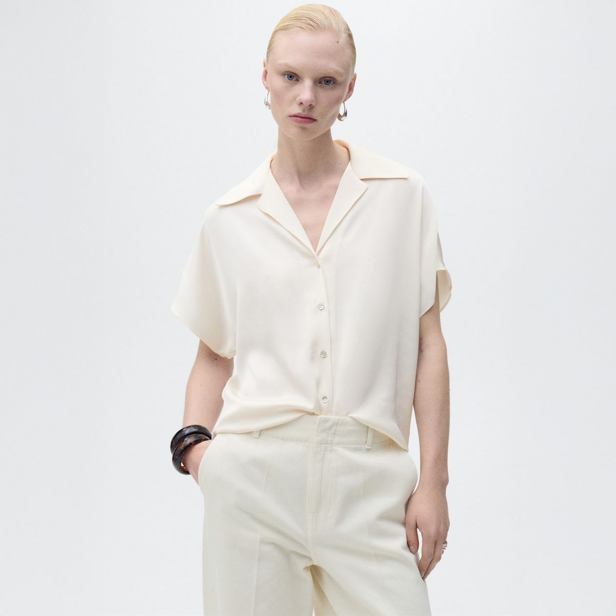 MANGO - Blusa Satinada Manga Corta Mujer Mango