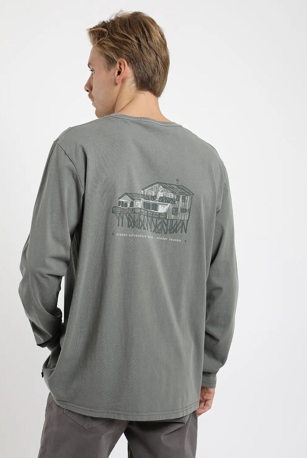 FROENS - Polera Manga Larga Palafito Hombre Froens