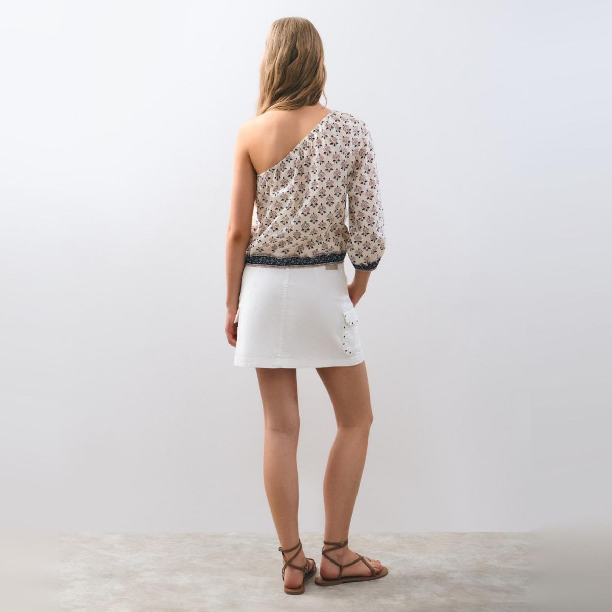 BROWNIE - Blusa Asimétrica Block Print Mujer Brownie