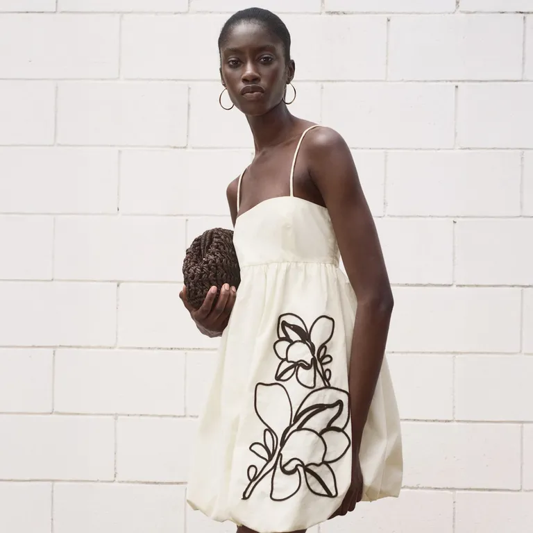 Vestido Globo Bordado Flores Mujer