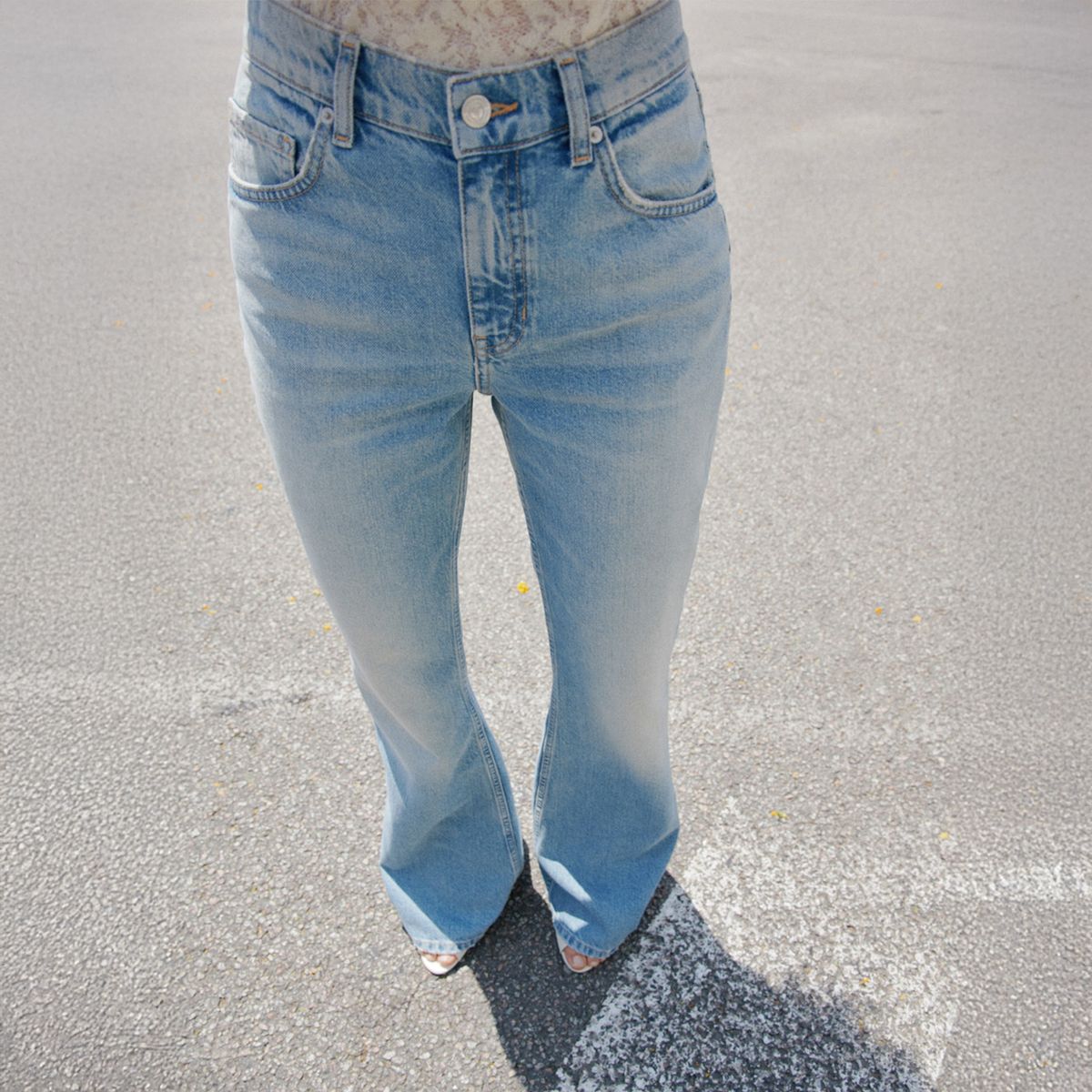 MANGO - Jeans Flare Tiro Medio Mujer Mango