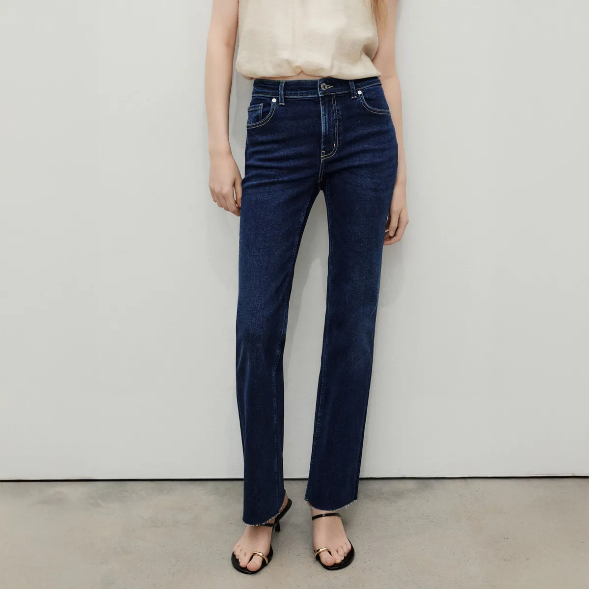 MANGO - Jeans Flare Tiro Medio Mujer Mango