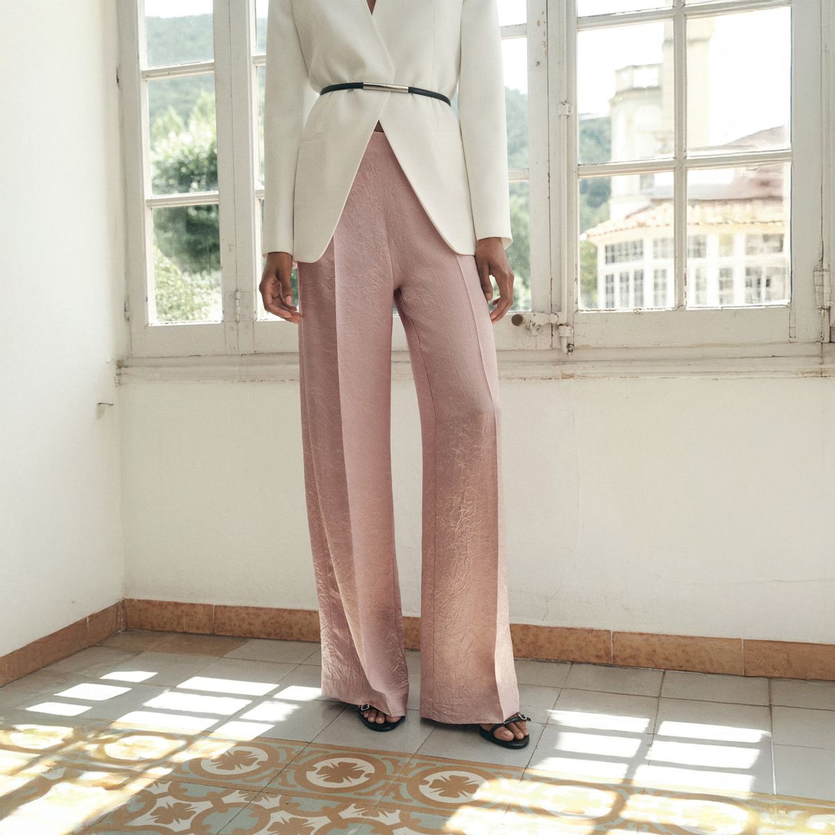 MANGO - Pantalón Satinado Efecto Arrugado Mujer Mango