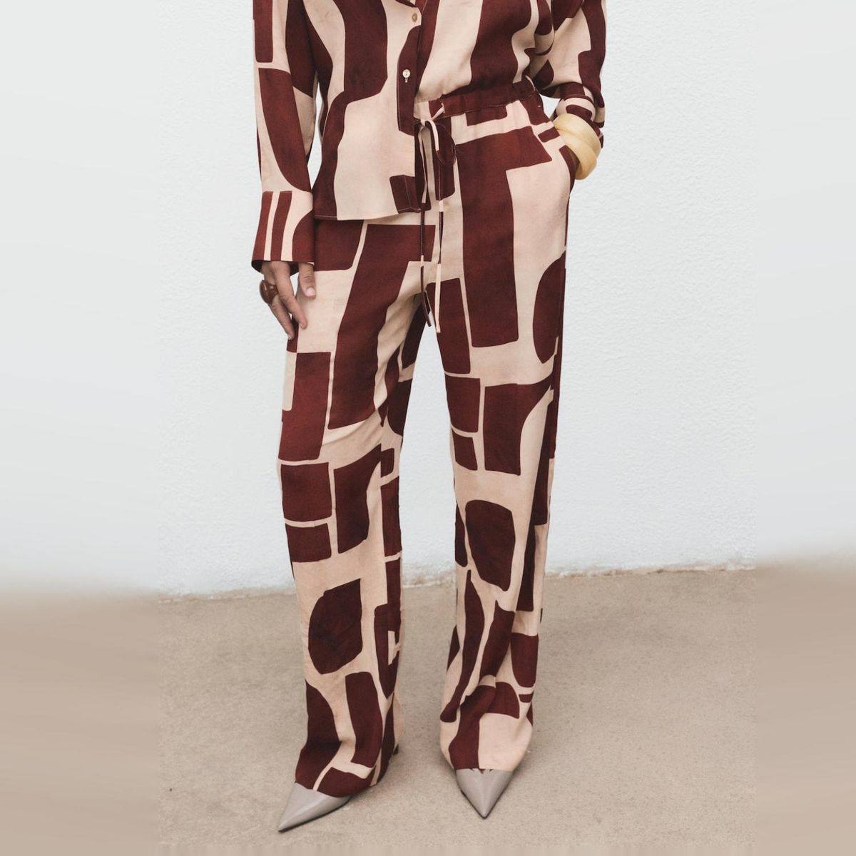 MANGO - Pantalón Fluido Estampado Geométrico Mujer Mango