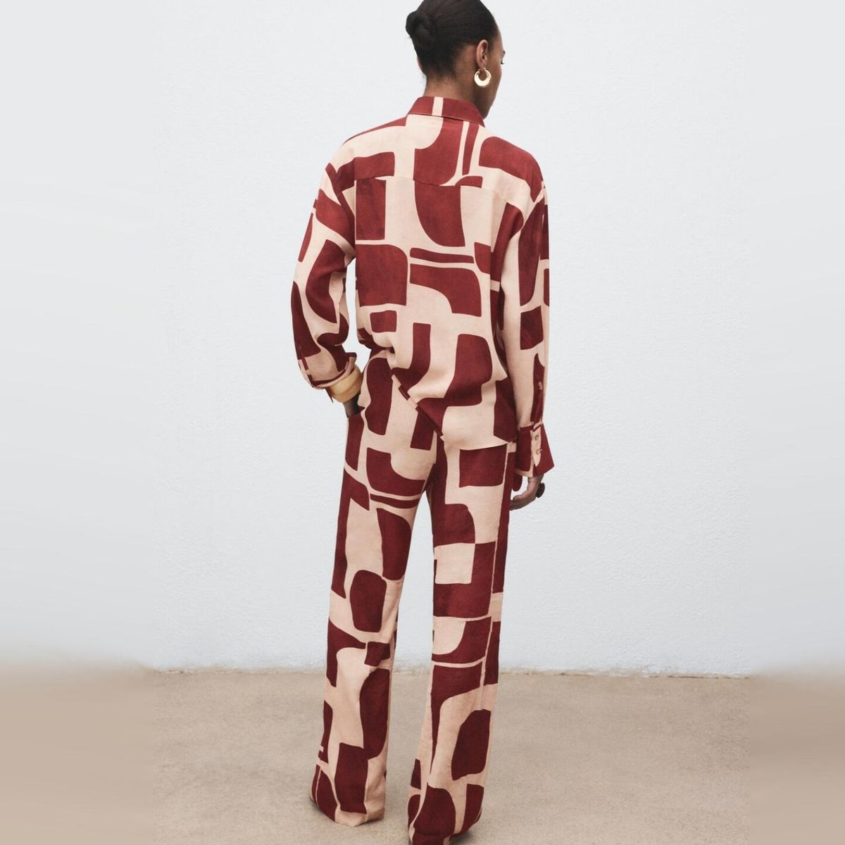 MANGO - Pantalón Fluido Estampado Geométrico Mujer Mango