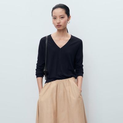 Imagen 1 del producto Sweater Punto Fino Cuello V Mujer