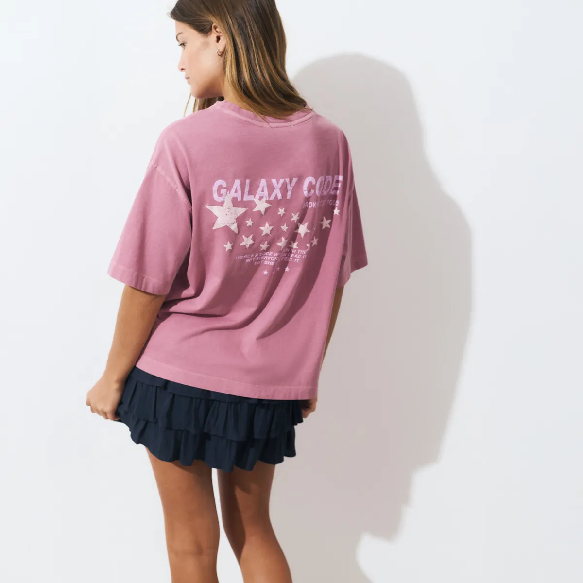 BROWNIE - Polera Tinte en Prenda Print Espalda Mujer Brownie