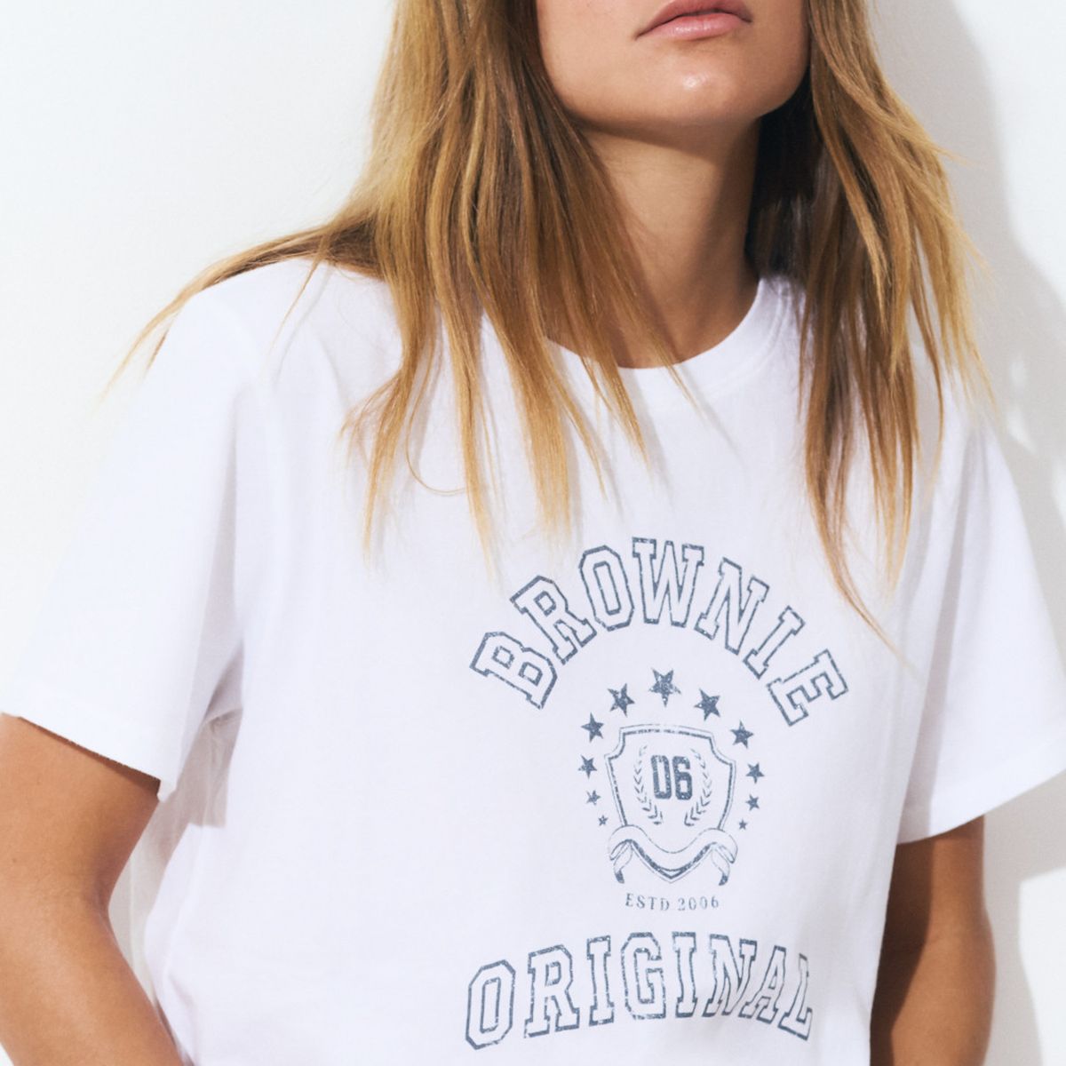 BROWNIE - Polera Print Varsity Mujer Brownie