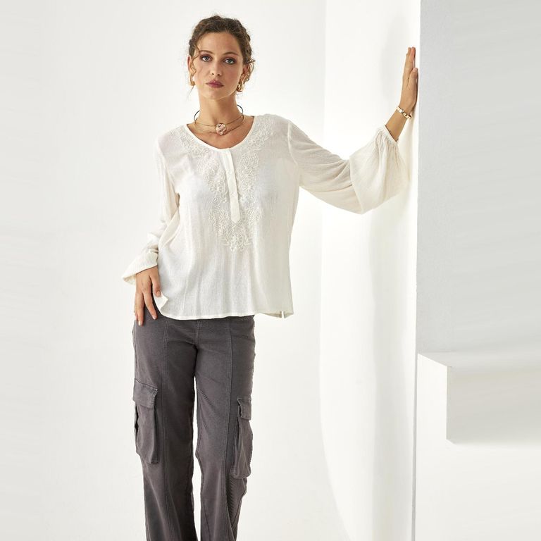 Blusa con Detalles Bordados Mujer