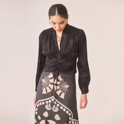 NKN - Blusa Lisa con Amarra Frontal Conjunto Mujer