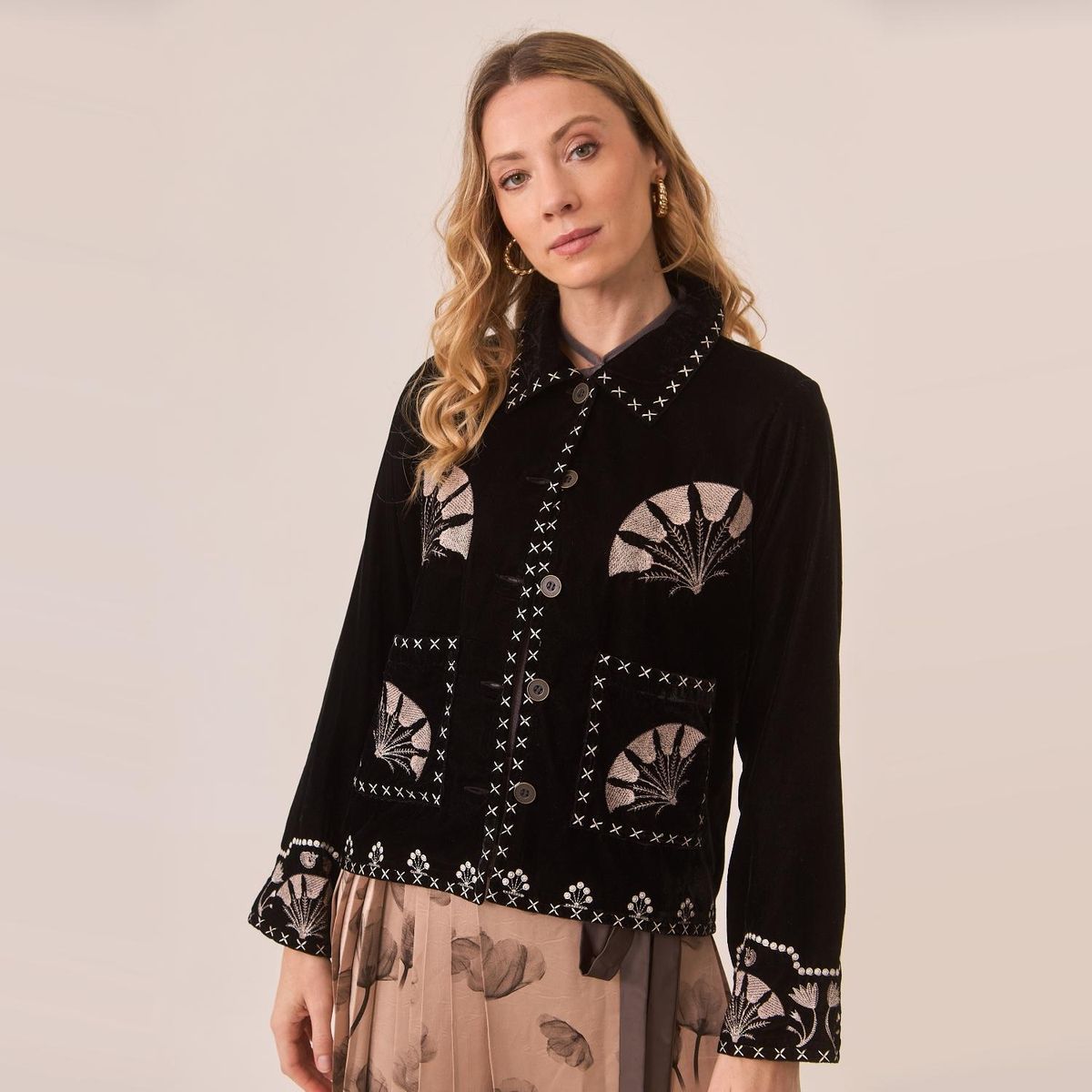 NKN - Chaqueta Con Detalles Bordados Estilo Bohemia Mujer Nkn