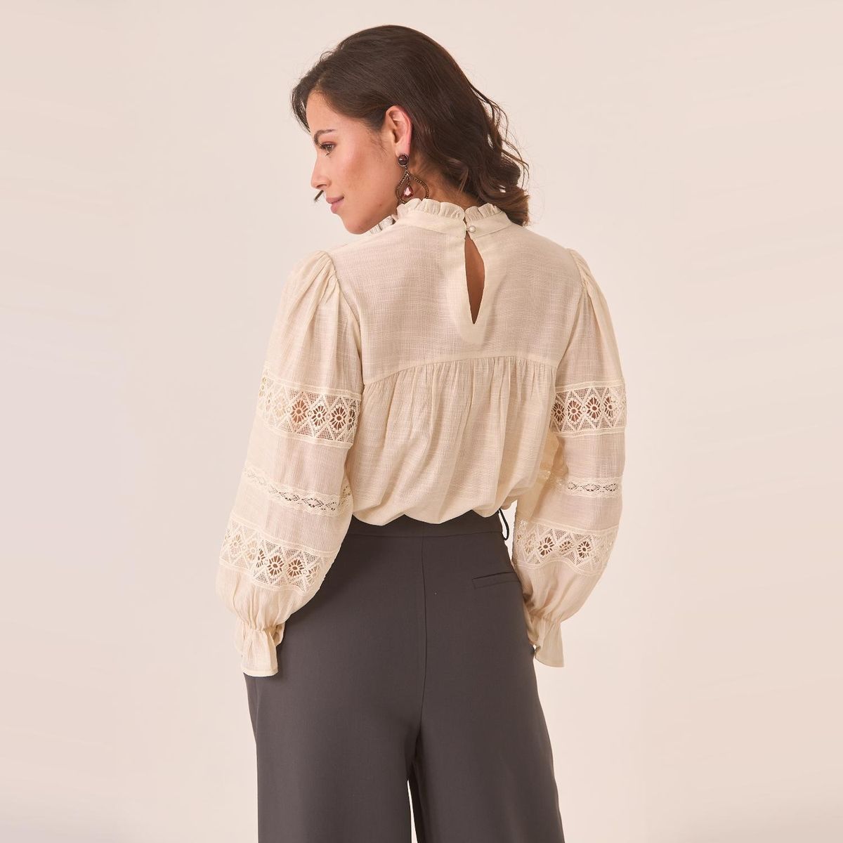 NKN - Blusa Lisa con Detalles Calados Mujer Nkn